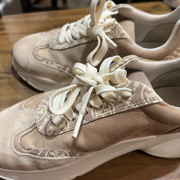 Like new Tory Burch beige sneakers size 8M - Picture 3 of 6
